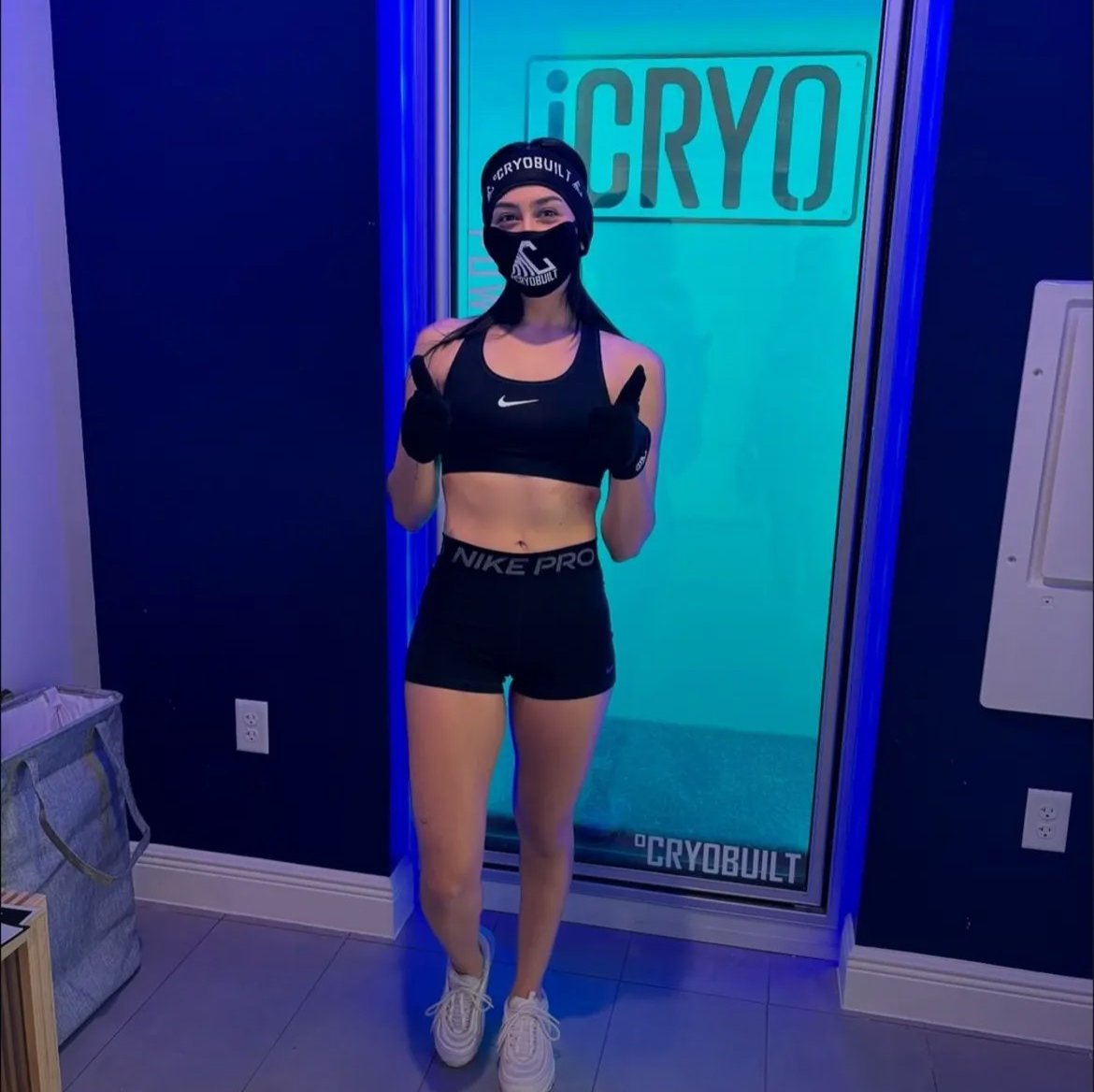 Guest at the cryotherapy chamber
